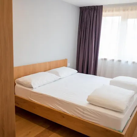 Casa Alpina Serrada Aparthotel